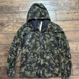 Lululemon Rise & Shine Jacket II w/ hood. Water resistant. Mesh, Glyde Ultra EUC